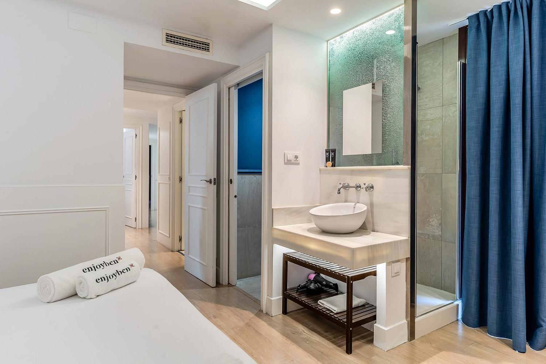 Enjoybcn Colon Apartments 바르셀로나 외부 사진