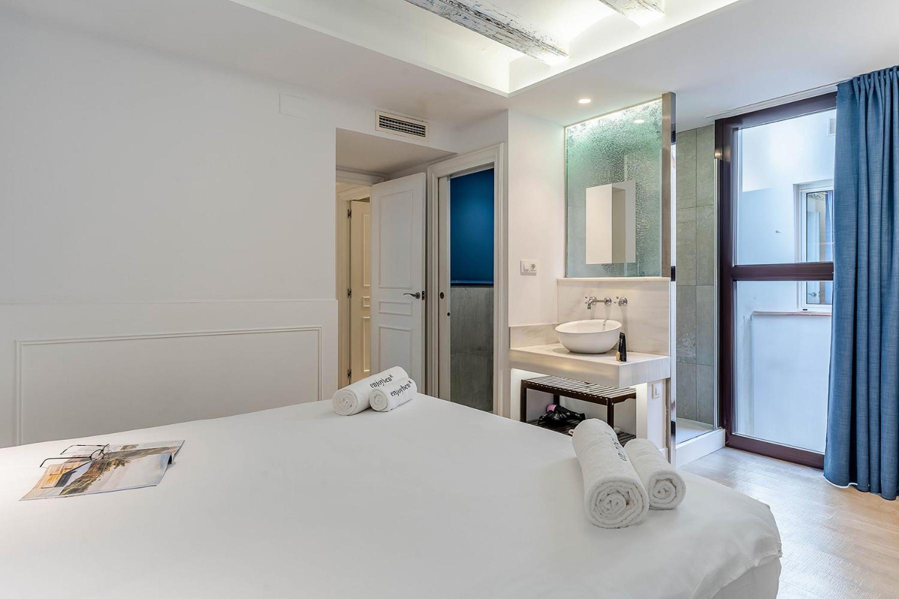Enjoybcn Colon Apartments 바르셀로나 외부 사진